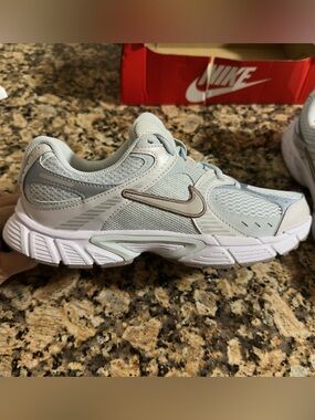 Nike 6Y or 7.5 women NEW Sneakers